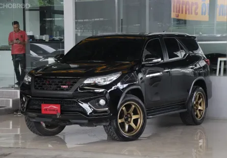 2017 Toyota Fortuner 2.8 TRD Sportivo SUV ออกรถฟรี