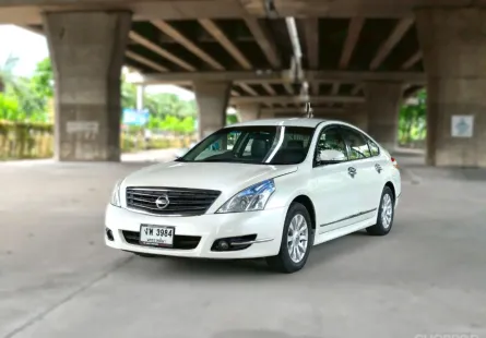 2011 Nissan Tenan 200XL รถสวยพร้อมใช้งาน