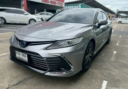 Toyota Camry 2.5 HEV Premium ปี 2022 ไมล์น้อย 14,xxx กม.