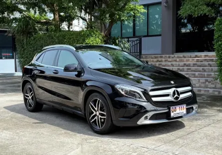 2016 BENZ GLA 200 รถมือเดียวออกป้ายแดง วิ่งน้อยเพียง 80,000 กม เข้าศูนย์ตรงระยะ ไม่มีอุบัติเหตุครับ