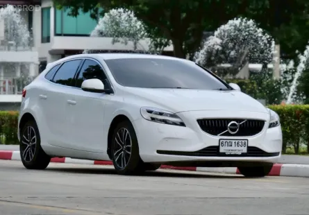 2017 Volvo V40 2.0 T4 รถเก๋ง 5 ประตู รถบ้านแท้ ไมล์น้อย มือเดียวป้ายแดง 