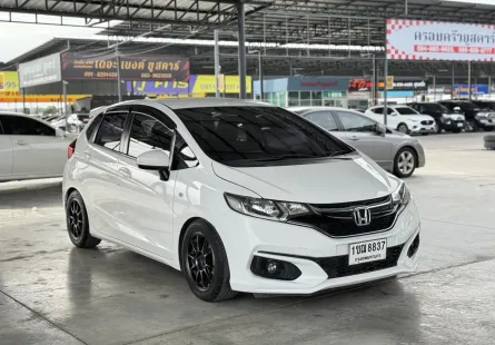 Honda Jazz 1.5 ตัวS สีขาว ปี 2020 ราคาพิเศษ สีขาวสวย