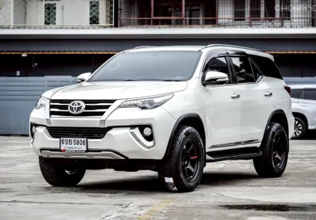 Toyota Fortuner 2.8 V ปี 2016 สีขาว สภาพเยี่ยม รีบจองด่วน