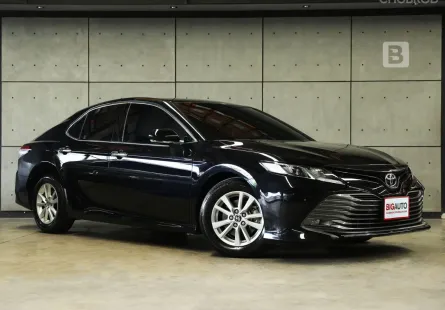 2020 Toyota CAMRY 2.0G Sedan AT ไมล์แท้ 1 หมื่น วิ่งน้อยมากสภาพตัวรถโดยรวมไม่ต่างจากรถใหม่ B7126