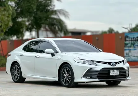 Toyota Camry 2.5 HEV Premium ปี 2022 สีขาวมุก สวยหรู ไมล์น้อย มือเดียวป้ายแดง เจ้าของขายเอง 