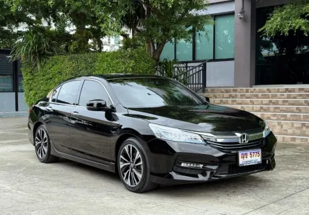 2017 HONDA ACCORD HYBRID TECH รถสภาพสวย วิ่งเพียง 80,000 กม เข้าศูนย์ทุกระยะ ไม่เคยมีอุบัติเหตุครับ