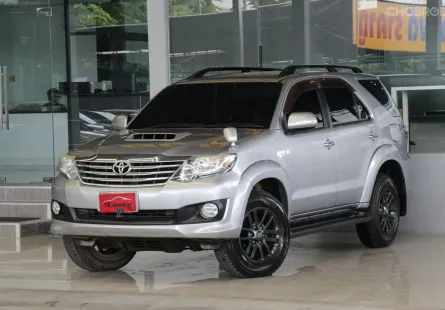Toyota Fortuner 2.5 V  ปี2015 รถบ้านแท้ๆ เข้าศูนย์ตลอด สวยเดิมทั้งคันรับประกันบอดี้ ออกรถ0บาท