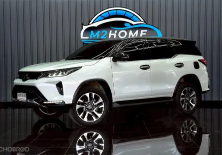 TOYOTA FORTUNER 2.4 LEGENDER 2WD AT ปี 2022 จด 2023 สีขาว-ดำ