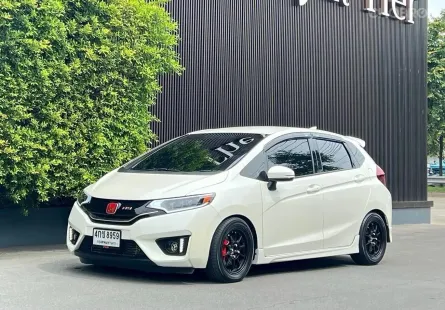 Honda Jazz 1.5 i-VTEC ปี 2015 รถบ้านสวย พร้อมใช้งาน ชุดแต่งสวย หลักแสน  ชุดคิด AZC 
