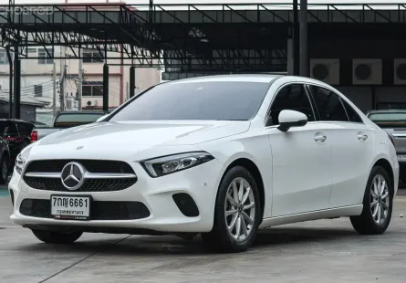 Mercedes-Benz A200 1.3  2022 มือเดียวเช็คศูนย์ ไมล์น้อย เครื่องเกียร์สมบูรณ์ ฟังก์ชั่นครบ คู่มือครบ