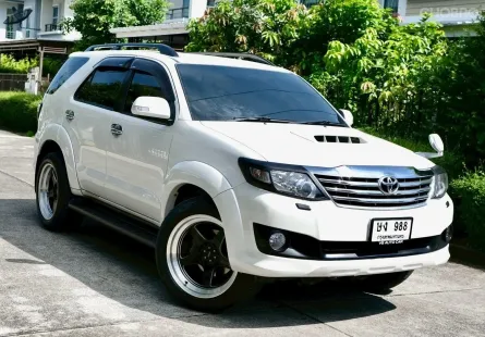 TOYOTA Fortuner 3.0 V 4WD   เครื่องยนต์: ดีเซล เกียร์:AT ปี: 2013 สี:ขาว