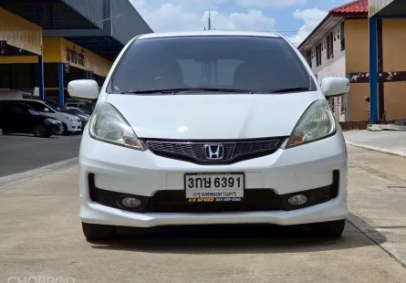 Honda Jazz GE 1.5 SV เกียร์ออโต้ สีขาว ออกรถ 0 บาท