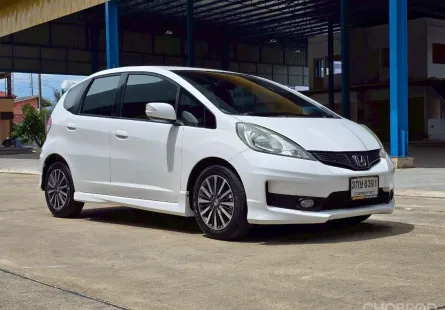 Honda Jazz GE 1.5 SV เกียร์ออโต้ สีขาว ออกรถ 0 บาท