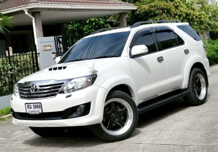 TOYOTA Fortuner 3.0 V 4WD   เครื่องยนต์: ดีเซล เกียร์:AT ปี: 2013 สี:ขาว