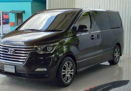 Hyundai H-1 2.5 Deluxe 2019 รถตู้ครอบครัวสุดหรู ราคาดี