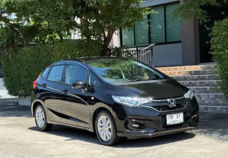 2019 HONDA JAZZ GK รถมือเดียวออกป้ายแดง รถวิ่งน้อย เข้าศูนย์ตามระยะ รถไม่เคยมีอุบัติเหตุครับ