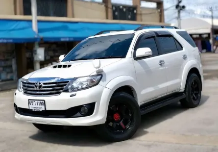 TOYOTA Fortuner 3.0 V 4WD   เครื่องยนต์: ดีเซล เกียร์:AT ปี: 2013 สี:ขาว 