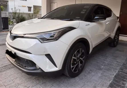 Toyota C-HR 1.8 HV 2020 สีขาวหลังคาดำ เลขไมล์ต่ำ 550k