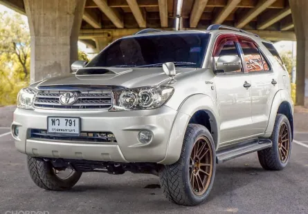 Toyota Fortuner 3.0 V ปี 2005 เกียร์ออโต้ สีทอง สวยงาม 