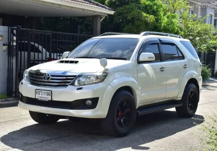  TOYOTA Fortuner 3.0 V 4WD   เครื่องยนต์: ดีเซล เกียร์:AT ปี: 2013 สี:ขาว 