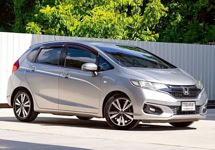 2018 Honda JAZZ 1.5 i-VTEC รถเก๋ง 5 ประตู ดาวน์ 0%