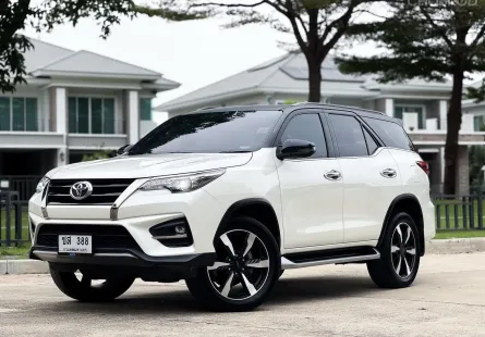 2019 Toyota Fortuner 2.8 TRD Sportivo SUV ออกรถง่าย รถสวย ไมล์แท้ มือเดียวป้ายแดง 