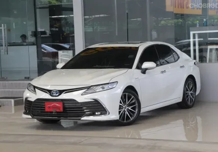 Toyota CAMRY 2.5 HEV Premium Luxury ปี 2022 สวยสภาพป้ายแดง ไมล์แท้4*,***โล รถบ้านมือเดียว ฟรีดาวน์