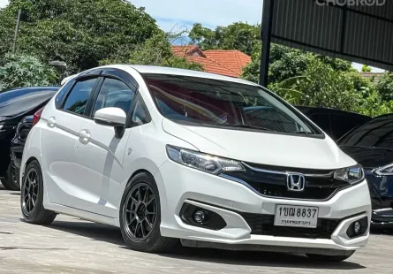 Honda Jazz 1.5 i-VTEC 2020 พร้อมของแต่งหล่อๆ