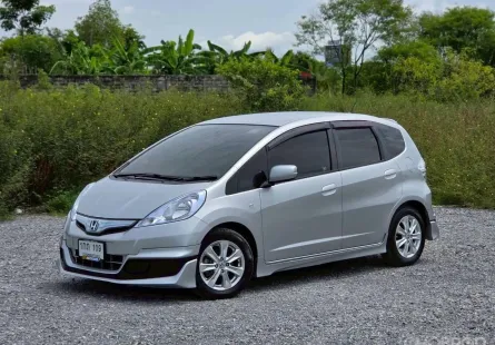 HONDA JAZZ 1.3 i-VTEC HYBRID [GE] ปี 2013 รุ่นยอดฮิต สุดประหยัด ชุดแต่งแบบสปอร์ต ภายในกว้างขวาง