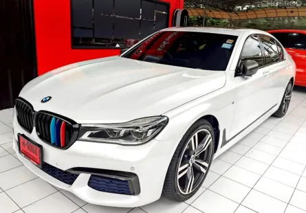 BMW 7 Series 3.0 730Ld 2017 สีขาวหลังคาแก้ว ออกศูนย์ Millenium 