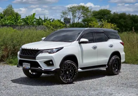 TOYOTA FORTUNER 2.8 TRD Sportivo (Black Top) (4WD) ปี 2019 รถเอนกประสงค์ยอดฮิต พร้อมออฟชั่นจัดเต็ม