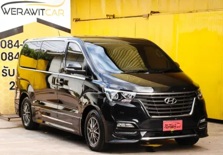 Hyundai H-1 2.5 Elite NS Van ปี 2024 รถ 11 นั่ง เกียร์ Auto เครื่อง ดีเซล สภาพใหม่ป้ายแดง