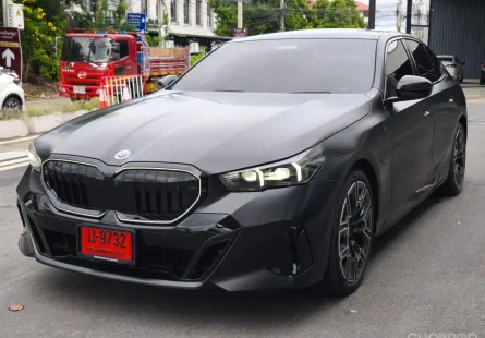 BMW 5 Series 2.0 530e 2025 ไมล์น้อย 9,100 KM เท่านั้น รถสภาพป้ายแดง ยังไม่จดทะเบียน  