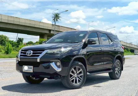 Toyota Fortuner 2.8 V 4WD 2016 รถบ้านสภาพดี ไมล์น้อย   