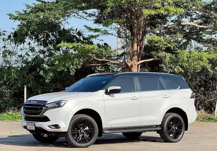 2023 Isuzu MU-X 3.0 SUV 4WD  รถสภาพดี มีประกัน มือเดียวป้ายแดง ไมล์น้อย 