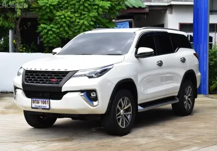Toyota Fortuner 2.4 4WD TRD ปี 2019 วิ่ง 6x,xxx km เครื่องยนต์ดีเซล 2.8 cc ขับ 4 รุ่นท๊อป ภายในสีดำ