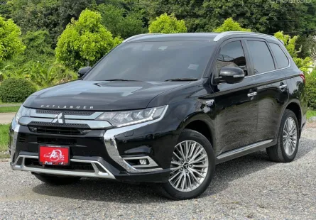 MITSUBISHI OUTLANDER 2.4 GT-PREMIUM 4WD PLUG-IN HYBRID สี่ประตู A/T ปี2021 จด 2023 สีดำ