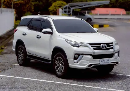 2015 Toyota Fortuner 2.8 V SUV รถสวย ไมล์แท้  