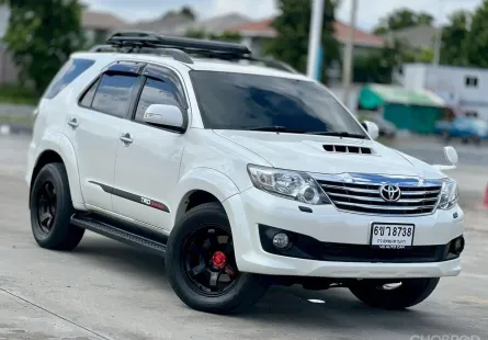 TOYOTA Fortuner 3.0 V 4WD   เครื่องยนต์: ดีเซล เกียร์:AT ปี: 2013 สี:ขาว