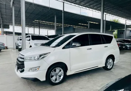 TOYOTA INNOVA 2.8 CRYSTA V ปี 2017 รถสวย มือแรกออกห้าง สภาพพร้อมใช้ ไมล์น้อย TOP สุด รับประกันตัวถัง