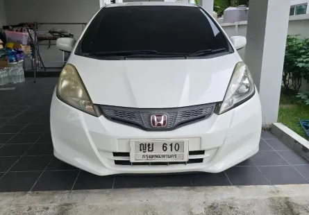 2013 Honda JAZZ 1.5 i-VTEC รถเก๋ง 5 ประตู รถบ้านแท้
