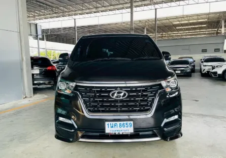 Hyundai H-1 2.5 Deluxe ปี 2021 มือแรก เข้าศูนย์ตลอดวิ่ง 50,000 กิโลแท้