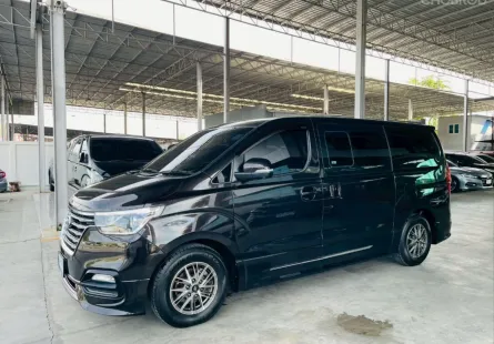 HYUNDAI H1 2.5 DELUXE 2021 รถสวย มือแรกออกห้าง พร้อมใช้ ไมล์น้อย 5 หมื่น TOP สุด รับประกันตัวถังสวย