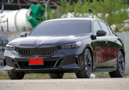 BMW 5 Series 2.0 530e 2025 ไมล์น้อย 11,100 KM เท่านั้น รถสภาพป้ายแดง ยังไม่จดทะเบียน  