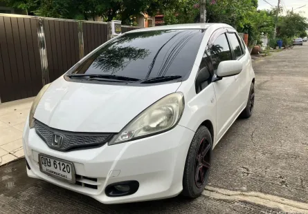 2011 Honda JAZZ 1.5 i-VTEC รถเก๋ง 5 ประตู รถสภาพดี มีประกัน