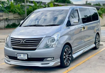 Hyundai H1 2.5 Deluxe (A2) ออโต้ ดีเซล สีเทา ปี2013