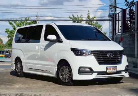 ขายรถ Hyundai H-1 2.5 Elite FE ปี 2024 สภาพดีมาก มือเดียวป้ายแดง ไมล์น้อยสุด 