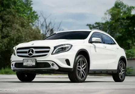 Benz GLA200 Urban ปี 2015 ออกห้างป้ายแดง ผ่อนเริ่มต้นหลักพัน