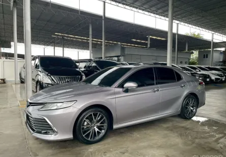 TOYOTA CAMRY 2.5 HEV PREMIUM ปี 2022 รถสวย มือแรกออกห้าง สภาพพร้อมใช้ ไมล์น้อย รับประกันตัวถังสวย