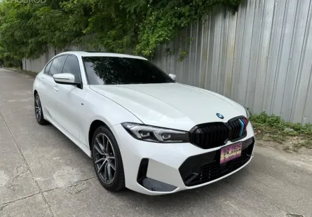 2023 BMW 3 Series 2.0 320Li รถเก๋ง 4 ประตู รถบ้านแท้ ไมล์น้อย มือเดียวป้ายแดง  